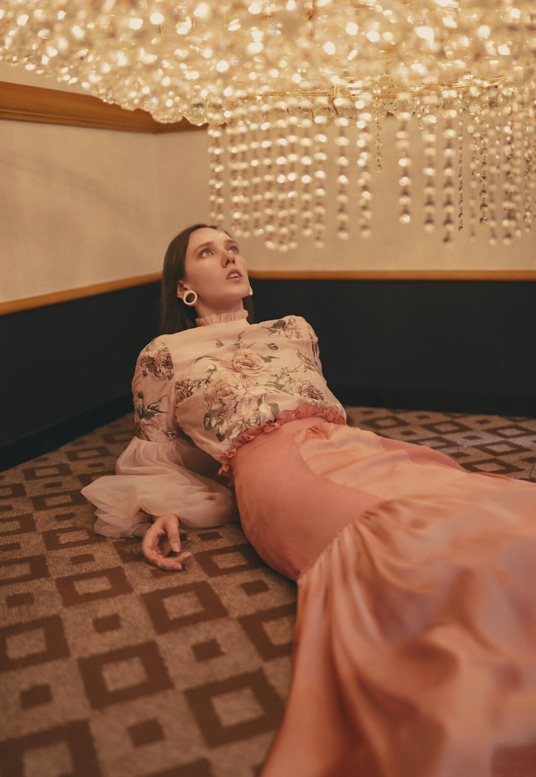 Uruguayan television host smiling on a red carpet in an elegant gown